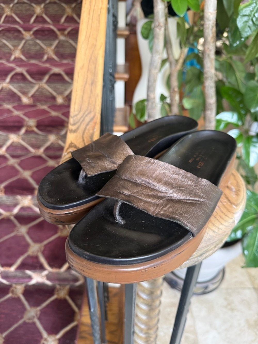 DONALD PLINER FIFI WEDGE SANDAL ladies, size 10 preowned good condition - Picture 7 of 7